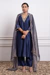 Buy_Vinusto_Blue Handwoven Chanderi Embroidery Floral V-neck Zari Kurta And Pant Set _at_Aza_Fashions