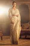 Azeera_Rose Gold Embroidered Floral V Neck Arsh Saree With Blouse _Online