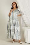 Buy_Makaan.51_Blue Cotton Hand Block Butta Notched V Printed Kurta With Pant _at_Aza_Fashions