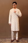 Buy_MATI_Off White Cotton Embroidery Spade Handwoven Kurta _at_Aza_Fashions