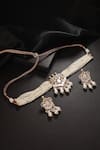 Buy_MINAKI_White Kundan Chandani Embellished Choker Set _at_Aza_Fashions