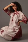 Buy_KHAT_White Chanderi Silk Print Fleur Bloom Mandarin Collar Texture Kurta Pant Set 