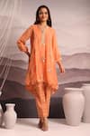 Buy_OMI_Peach Chanderi Embroidery Stripe Tissue V-neck Floral Flared Kurta With Pant _at_Aza_Fashions