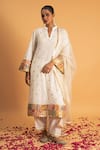 Buy_Sitaraa_Ivory Chanderi Embroidery Gota Applique Mandarin Divya Geometric Woven Kurta Set _at_Aza_Fashions