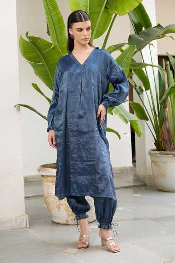 Buy_RAAS LIFE_Blue Chanderi V-neck Mohini Hand Crafted Straight Kurta With Pant _Online_at_Aza_Fashions