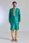 Arihant Rai Sinha_Green Silk Embroidery Bloom Placket Textured Kurta _Online_at_Aza_Fashions