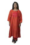 Buy_PRACHI KAMAT_Orange Chanderi Embroidery Floral Round Neck Chakri Motif Kurta With Pant _at_Aza_Fashions