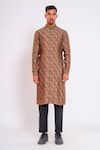 Buy_studio error_Brown Cotton Silk Printed Line Abstract Straight Kurta _Online_at_Aza_Fashions