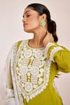 Buy_Suruchi Parakh_Green Georgette Embroidery Thread Round Neck Floral Kurta Pant Set 