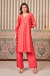 Buy_SAMMOHI BY MOKSHA AND HIRAL_Coral Chanderi Silk Embroidery V-neck Kurta With Pant _at_Aza_Fashions