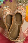 Buy_Coral Haze_Ivory Mandala Heer Print Juttis _at_Aza_Fashions