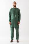 Buy_Son Of A Noble Snob_Green Linen Gabriel Pintuck And Stitchline Work Kurta With Trouser _Online_at_Aza_Fashions