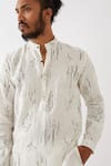 Son Of A Noble Snob_White Linen Carson Meteor Pintuck Kurta With Trousers _at_Aza_Fashions