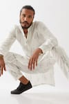 Buy_Son Of A Noble Snob_White Linen Carson Meteor Pintuck Kurta With Trousers 