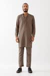 Shop_Son of A Noble Snob_Grey 100% Linen Printed Houndstooth Ryder Kurta With Trousers _at_Aza_Fashions