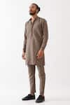 Buy_Son of A Noble Snob_Grey 100% Linen Printed Houndstooth Ryder Kurta With Trousers _Online_at_Aza_Fashions