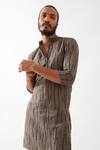 Son Of A Noble Snob_Grey Cotton, Linen Luis Rain Printed Kurta Set _Online_at_Aza_Fashions