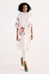 Buy_Kharakapas_Off White Cotton Mul Print Floral Band Wisteria Straight Kurta With Pant 