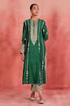 Buy_Sue Mue_Green Handwoven Silk Chanderi Embroidery Aari Notched Yaman Kurta Set 