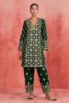 Buy_Sue Mue_Green Rawsilk Embroidered Zari V Neck Kamila Mughal Kurta Set 