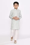 Buy_Arihant Rai Sinha_Off White Kurta Rayon Threadwork Floral Pattern With Pyjama _at_Aza_Fashions