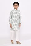 Arihant Rai Sinha_Off White Kurta Rayon Threadwork Floral Pattern With Pyjama _at_Aza_Fashions