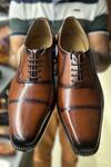 Buy_Fellmonger_Brown Mirror Glossed Oxford Leather Shoes _at_Aza_Fashions