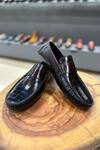 Buy_Fellmonger_Black Textured Leather Croco Loafers _at_Aza_Fashions