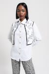 Buy_AMKA_Black Knitting Print Ditsy Bloom Collar Neck Nutmeg Overjacket And Pant Set 