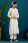 Anantaa by Roohi_Off White Silk Chanderi Embroidery Paisley Notched Resham Kurta With Pant _at_Aza_Fashions