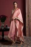 Buy_Akutee_Peach Handwoven Chanderi Silk Handpainted Floral V Neck Vijeta Kurta Set 