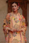 Gazab by Miku Kumar_Yellow Muslin Printed Floral V Neck Sarin Kurta Set _Online_at_Aza_Fashions