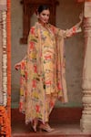 Gazab by Miku Kumar_Yellow Muslin Printed Floral V Neck Sarin Kurta Set _at_Aza_Fashions