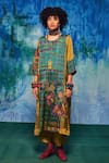 Buy_Capisvirleo_Green Silk Embroidered Floral Round Samaira Straight Kurta With Pant _at_Aza_Fashions