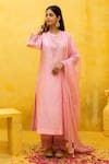 Buy_MITHI SUPARI_Pink Jute Linen Embroidered Thread Round Pushp Floral Cuwtork Kurta Pant Set _at_Aza_Fashions