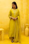 Buy_MITHI SUPARI_Yellow Jute Linen Embroidered Thread Round Pushp Floral Cuwtork Kurta Pant Set _at_Aza_Fashions