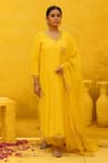 Buy_MITHI SUPARI_Yellow Malai Chanderi Embroidered Thread V-neck Kissa Beads Kurta Pant Set _at_Aza_Fashions