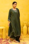 Buy_MITHI SUPARI_Green Malai Chanderi Embroidered Thread Round Charu Neck Kurta Pant Set 