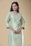 Samyukta Singhania_Green Brocade Embroidery V-neck Floral Straight Kurta With Pleated Pant _at_Aza_Fashions