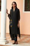 Vaayu_Black Muslin Cotton Embroidery Floral Applique Notched Thread Kurta With Pant _Online_at_Aza_Fashions