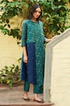 Buy_Vaayu_Green Muslin Cotton Printed Abstract Round Color Blocked Kurta Set _at_Aza_Fashions