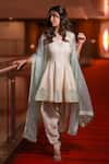 Esha Koul_Off White Chanderi Embroidery Gota V-neck Peplum Kurta And Salwar Set 