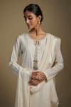 Nadima Saqib_Off White Kurta Chanderi Embroidered Applique Keyhole Butti Pant Set _Online_at_Aza_Fashions