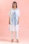 Samyukta Singhania_White Cotton Embroidery Boat Neck Bouquet Kaftan_Online_at_Aza_Fashions