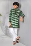 Buy_Free Sparrow_Green Chanderi Printed Foil New Forest Kurta With Pyjama _at_Aza_Fashions