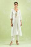 Kanika Sharma_White Modal Embroidery Thread Geometric Floral Asymmetric Kurta With Pant _at_Aza_Fashions