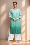 Buy_Samyukta Singhania_Green Crepe Satin Embroidered Thread Notched Chikankari Kurta _at_Aza_Fashions