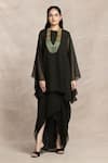 Buy_Kelaayah_Black Chiffon Plain Closed Neck Deneb Short Kaftan With Dhoti Pant _at_Aza_Fashions