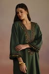 Buy_ROZA_Green Linen Embroidery Jute Lace Plunge V-neck Neroli Sequin Kurta With Pant 