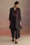 Buy_ROZA_Grey Habutai Silk Hand-drawn Rose V-neck Wallflower Motif Kurta With Pant _at_Aza_Fashions